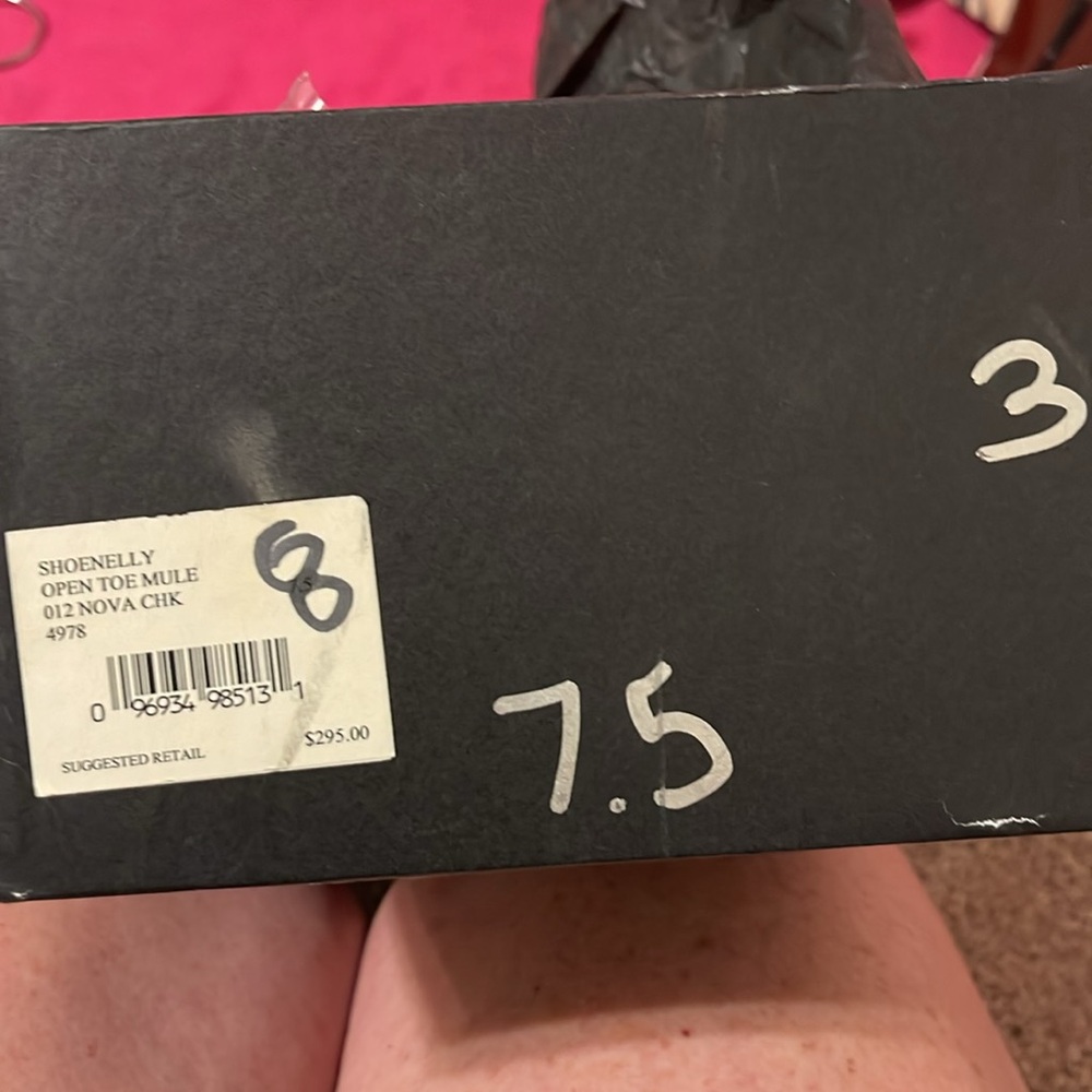 Burberry plaid  Barbie slides 7.5 - Picture 5 of 9